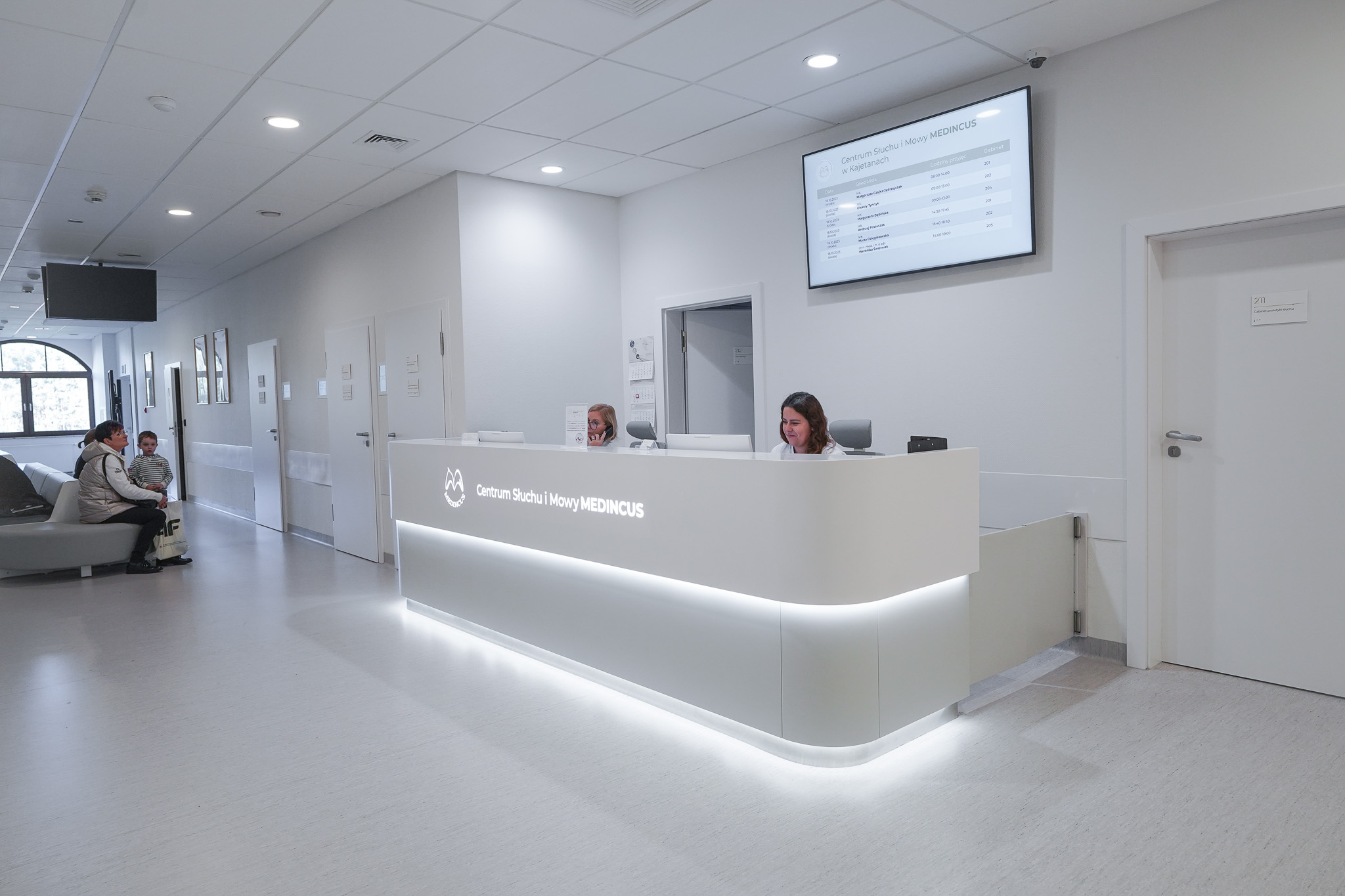 MEDINCUS clinic reception"
